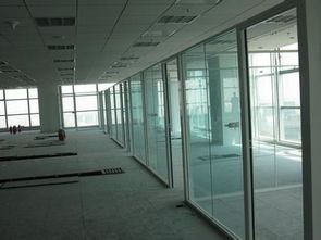宣武區(qū)辦公室玻璃隔斷安裝指南 裝修建材選擇與實(shí)用建議